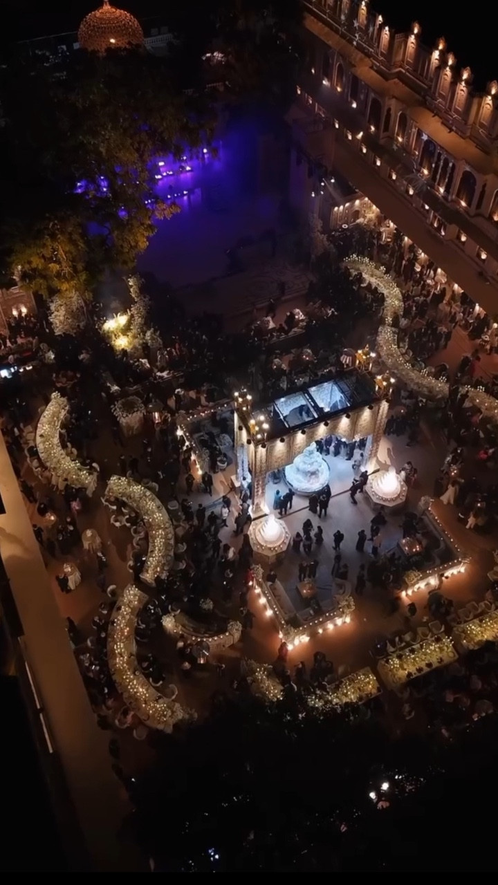 Bên trong đám cưới tiêu tốn trăm tỷ đồng của giới siêu giàu Ấn Độ