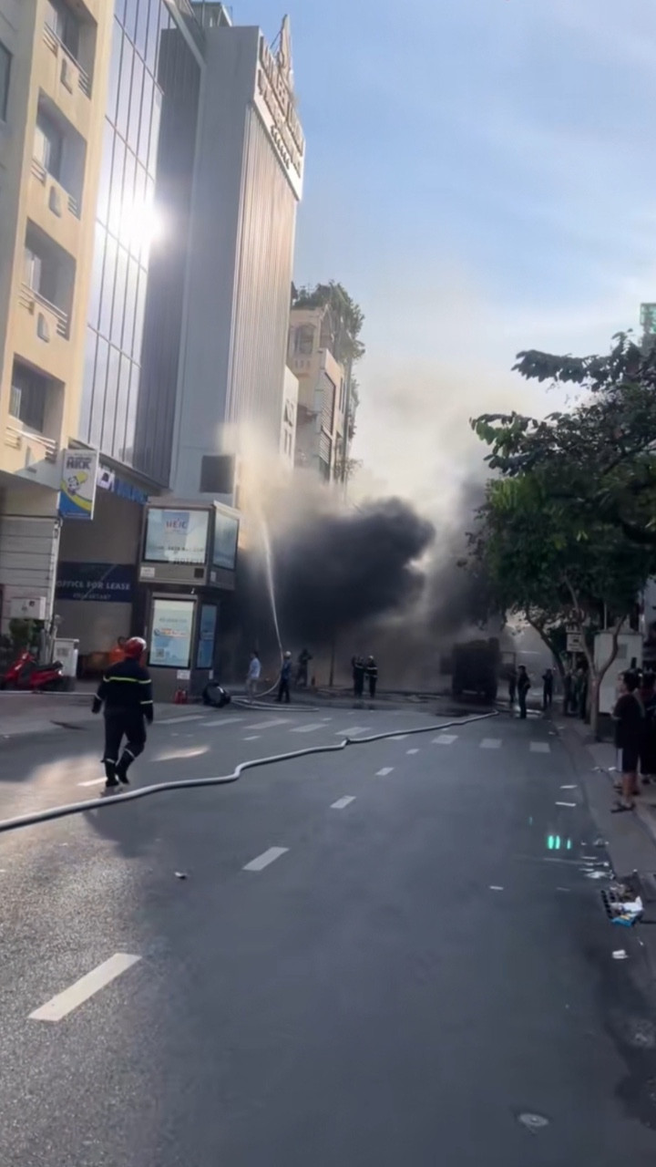 Cháy lớn tại thẩm mỹ viện Kathleen Luxury ở TPHCM