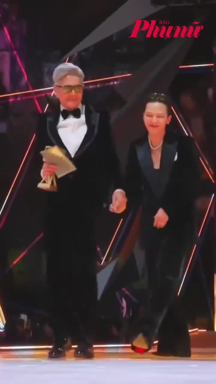 Châu Nhuận Phát nhún nhảy theo nhạc của G-Dragon khi trao giải cho nam ca sĩ
