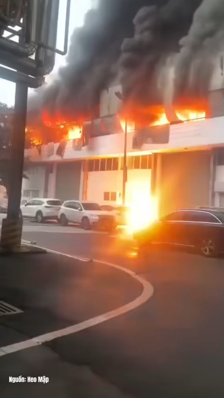 Cháy lớn tại nhà máy bia Hà Nội