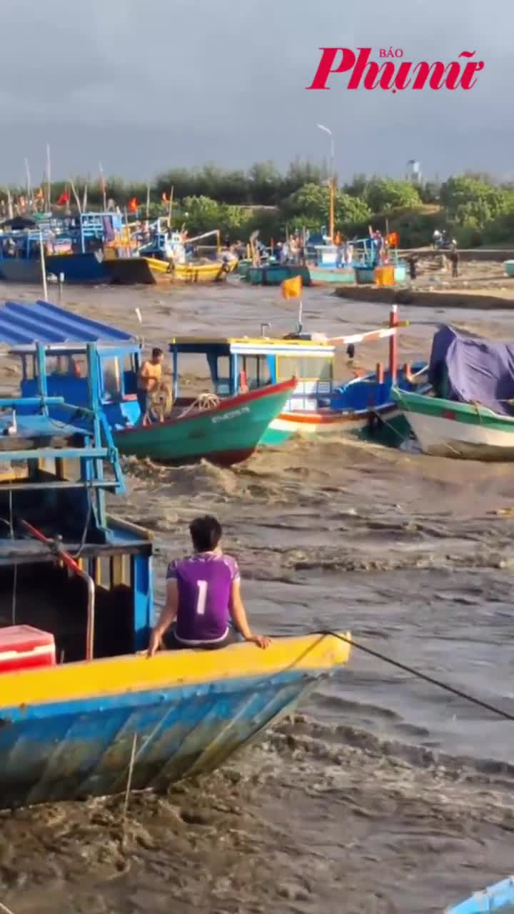 Lâm Đồng: Tàu cá bị cuốn trôi, hư hại do lũ đổ về