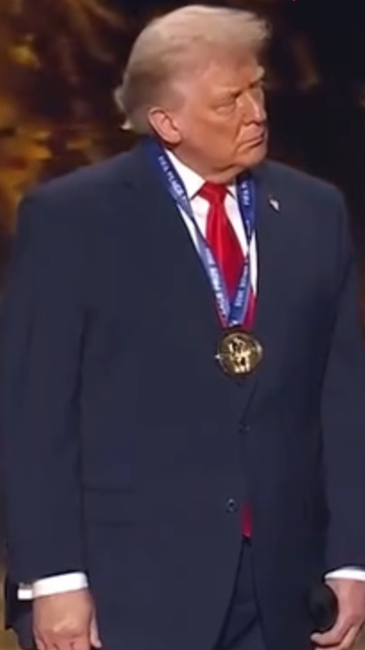 Tổng thống Donald Trump là người đầu tiên nhận giải thưởng hoà bình từ FIFA