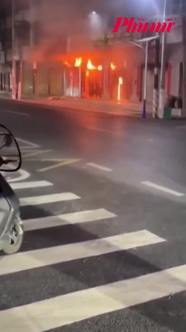 Nhiều tiếng nổ từ hiện trường cháy nhà khiến 12 người không qua khỏi