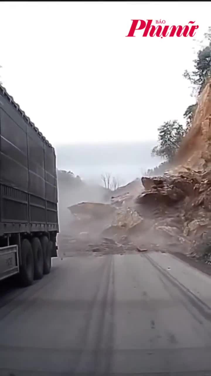 Sạt lở vùi lấp 3 người