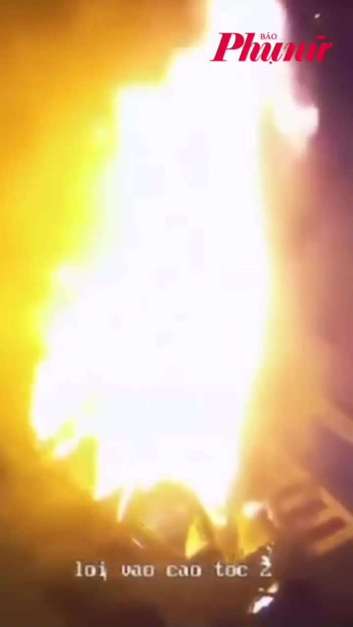 Xe cứu thương bốc cháy trên cao tốc, 3 người không qua khỏi