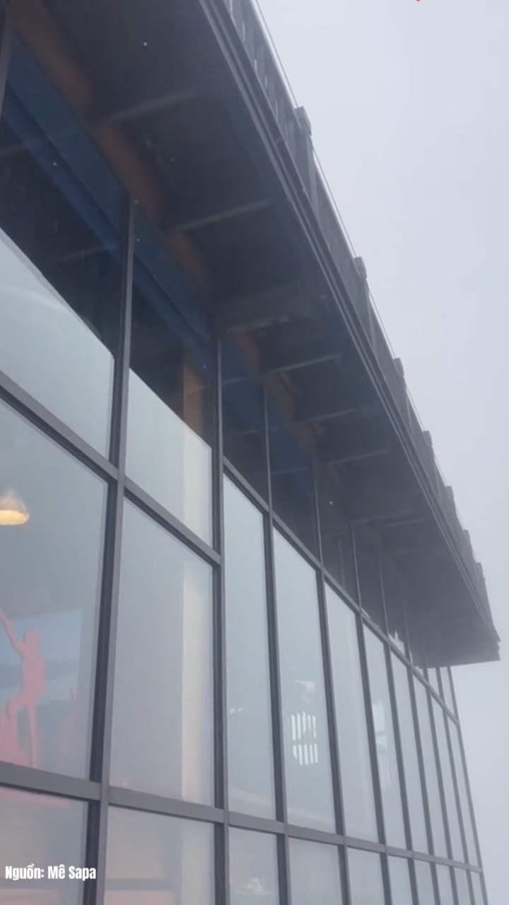 Tuyết rơi ở đỉnh Fansipan