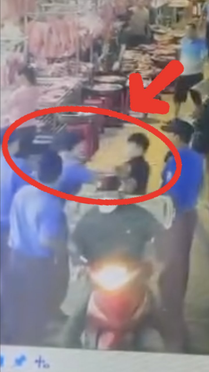 Clip nhóm bảo vệ chợ đầu mối Hóc Môn đánh công nhân bốc xếp dã man