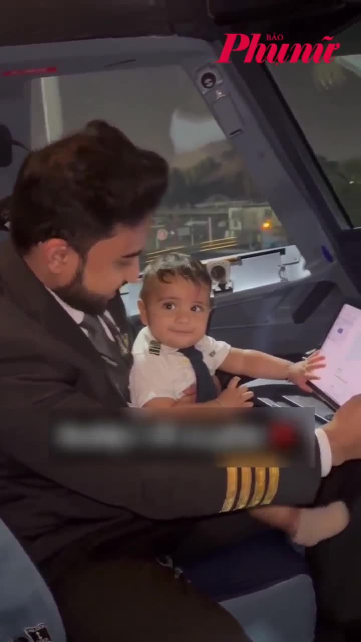Em bé đi máy bay lần đầu trong đời do chính cha làm phi công