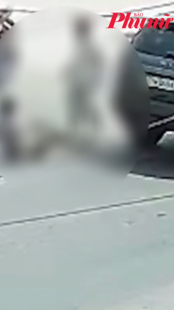 Bắt tài xế ô tô bán tải hành hung tài xế xe 7 chỗ đến không qua khỏi