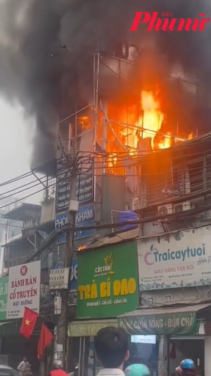 Cháy lớn ở đường Trần Cung Hà Nội khiến nhiều người hoảng sợ