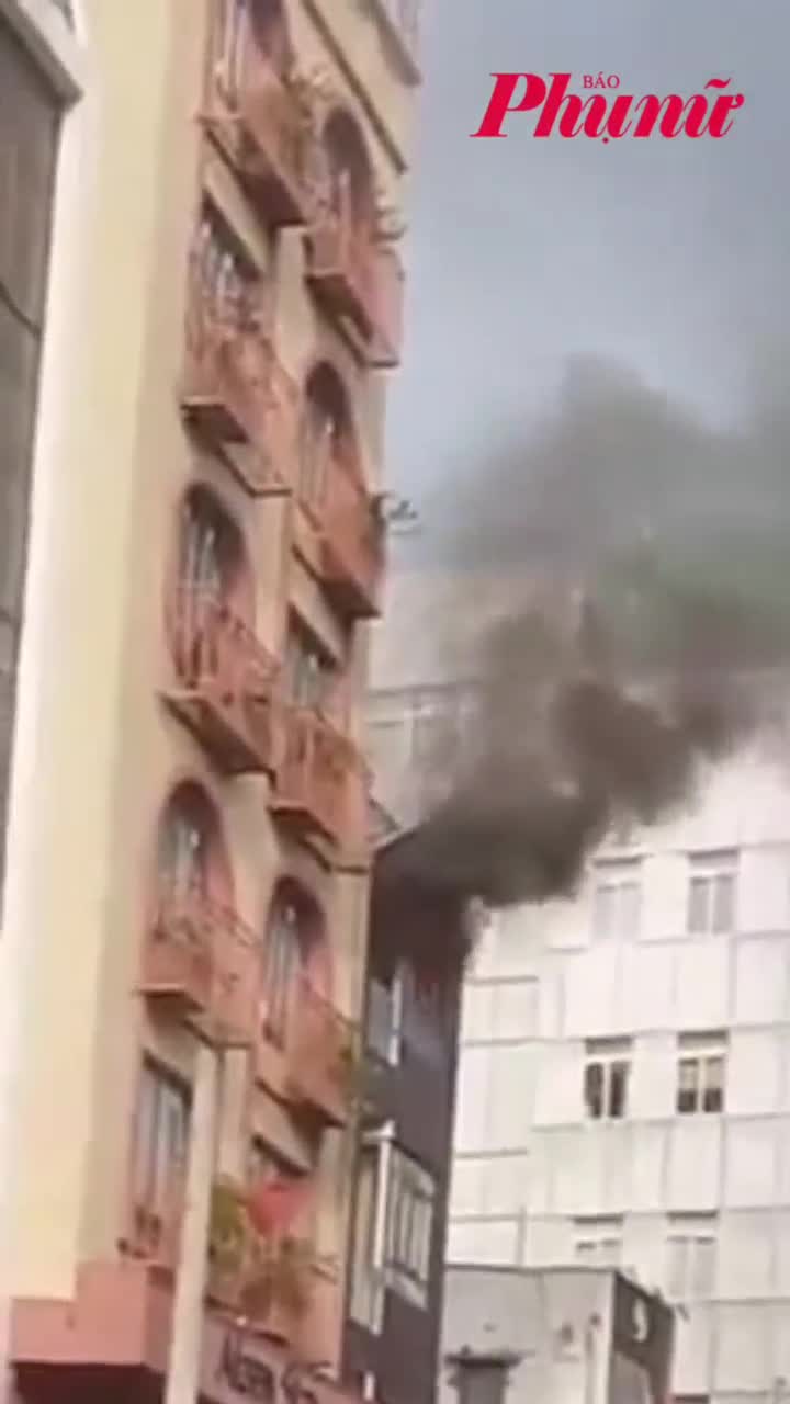 Cháy nhà 5 tầng ở đường Hồ Hảo Hớn, TPHCM