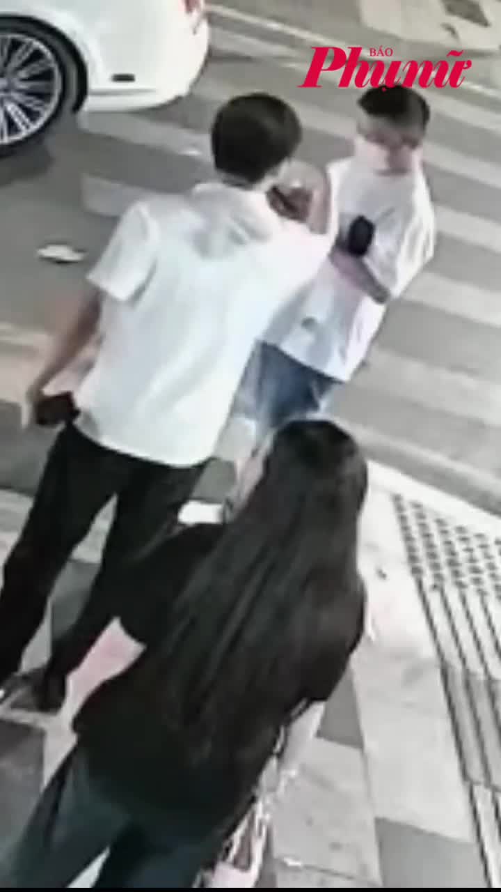 Vụ tài xế xe Bentley xô xát với tài xế taxi: Công an phường Bến Thành mời những người liên quan làm việc