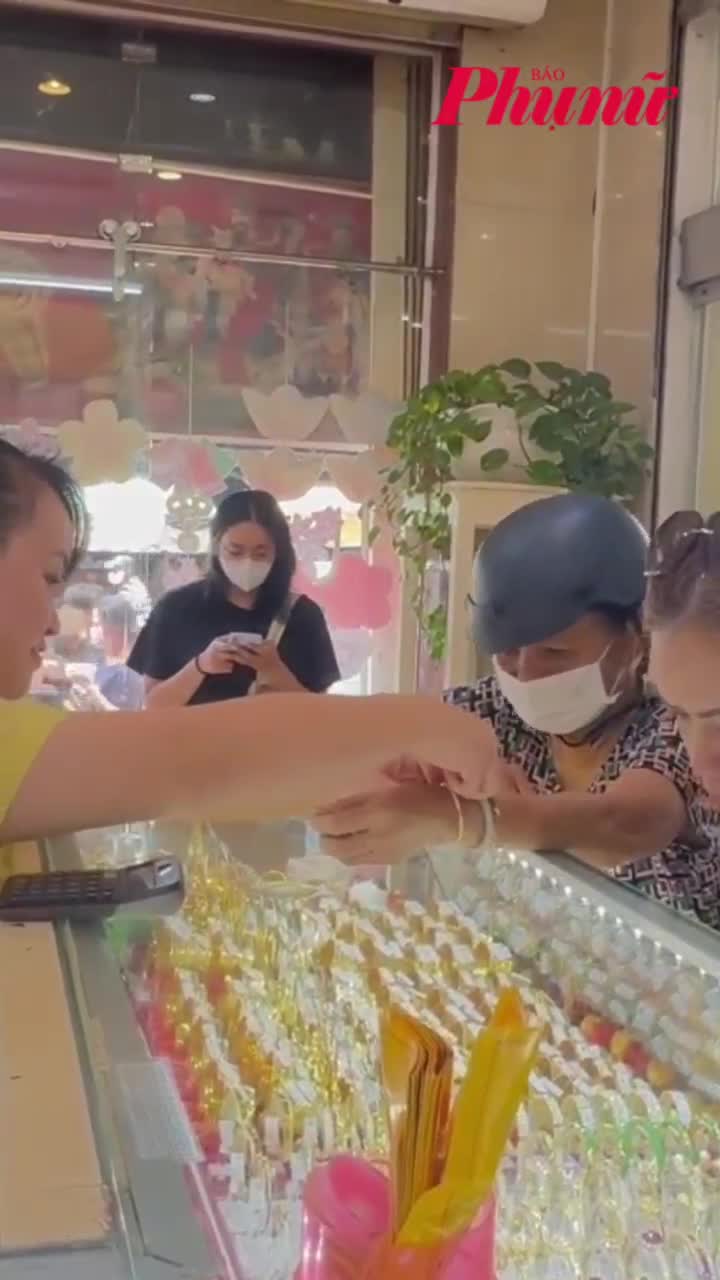 Giá vàng ngày 24/2: Vàng trong nước tăng sốc trước ngày vía Thần Tài