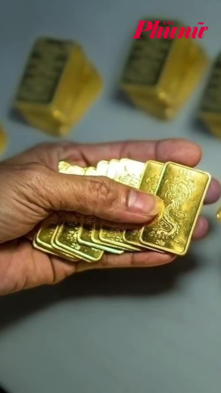 Giá vàng ngày 25/2: Trong nước vượt 185 triệu đồng/lượng, thế giới quay đầu giảm