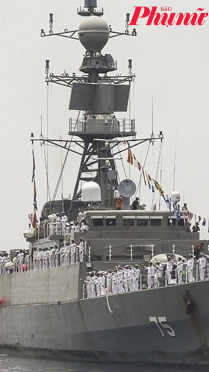 Mỹ phóng ngư lôi đánh chìm chiến hạm của Iran, khiến 148 thuỷ thủ mất tích