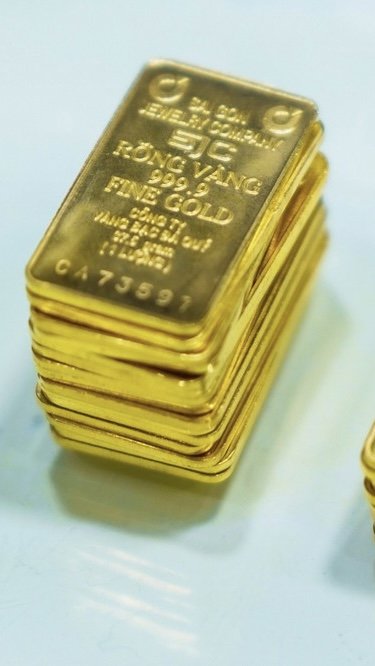 Giá vàng sáng giảm mạnh, chiều bất ngờ tăng trở lại