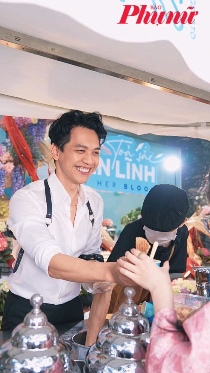 Chủ tịch ngân hàng ACB Trần Hùng Huy mừng 8/3 ngọt như kem!