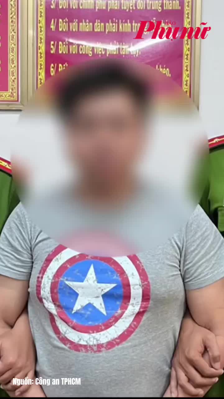 Bắt tài xế xe công nghệ chửi bới, đập phá hành lý của khách trước nhà ga sân bay Tân Sơn Nhất