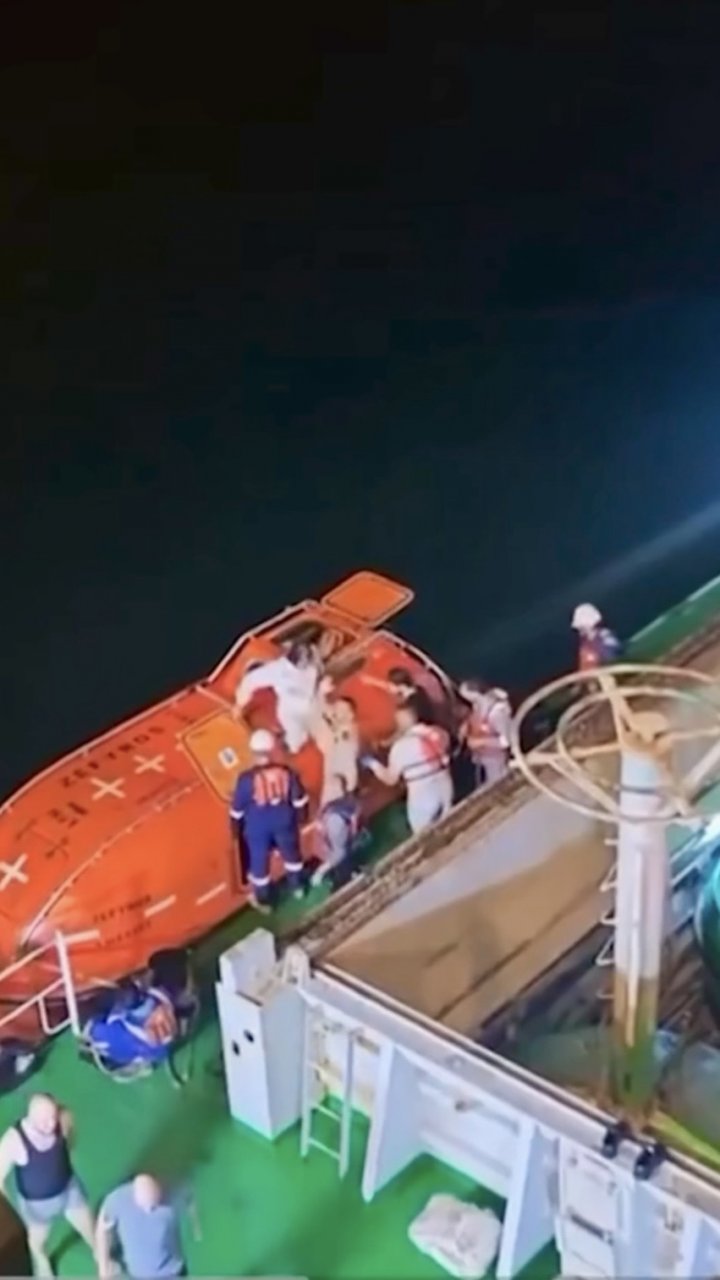 Nhiều tàu thuyền bị tấn công, bốc cháy gần eo biển Hormuz