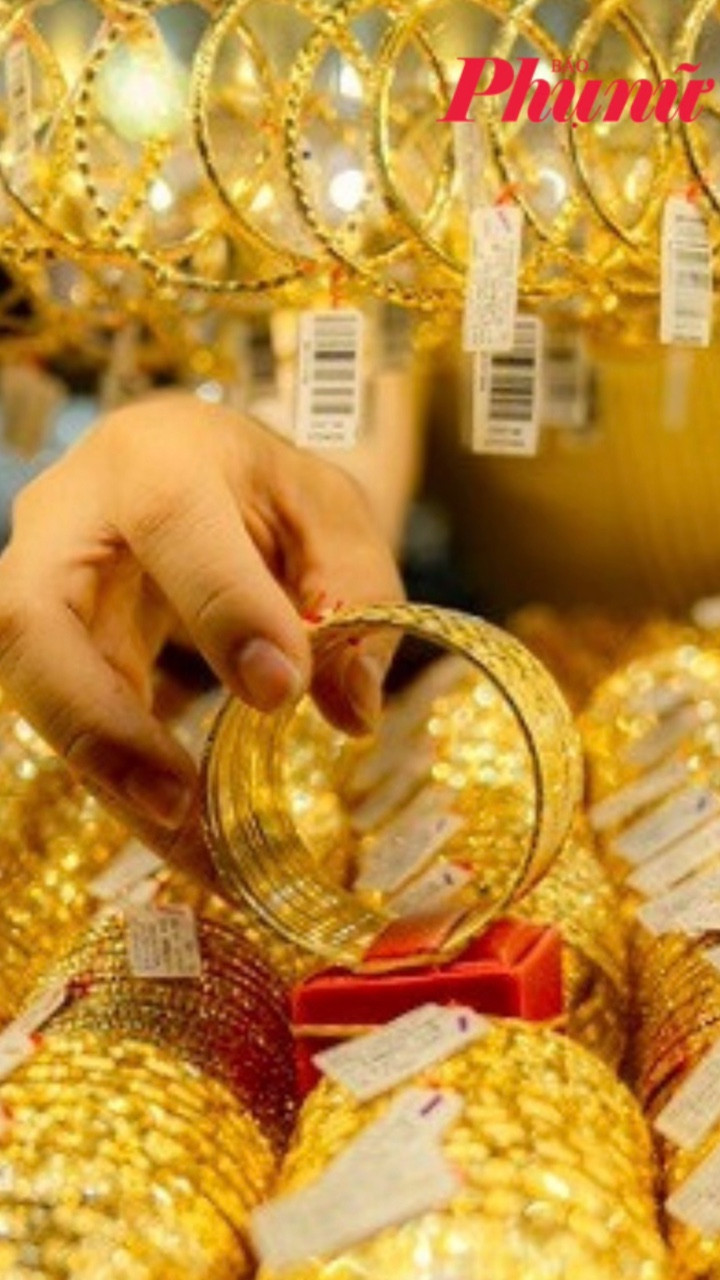 Giá vàng ngày 16/3: Vàng thế giới rớt khỏi mốc quan trọng 5.000 USD/ounce, vàng trong nước chao đảo