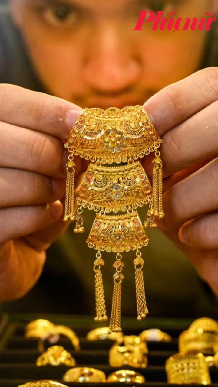 Giá vàng ngày 18/3: vàng thế giới lao dốc, chuyên gia nhận định có thể tăng 20% trong năm 2026