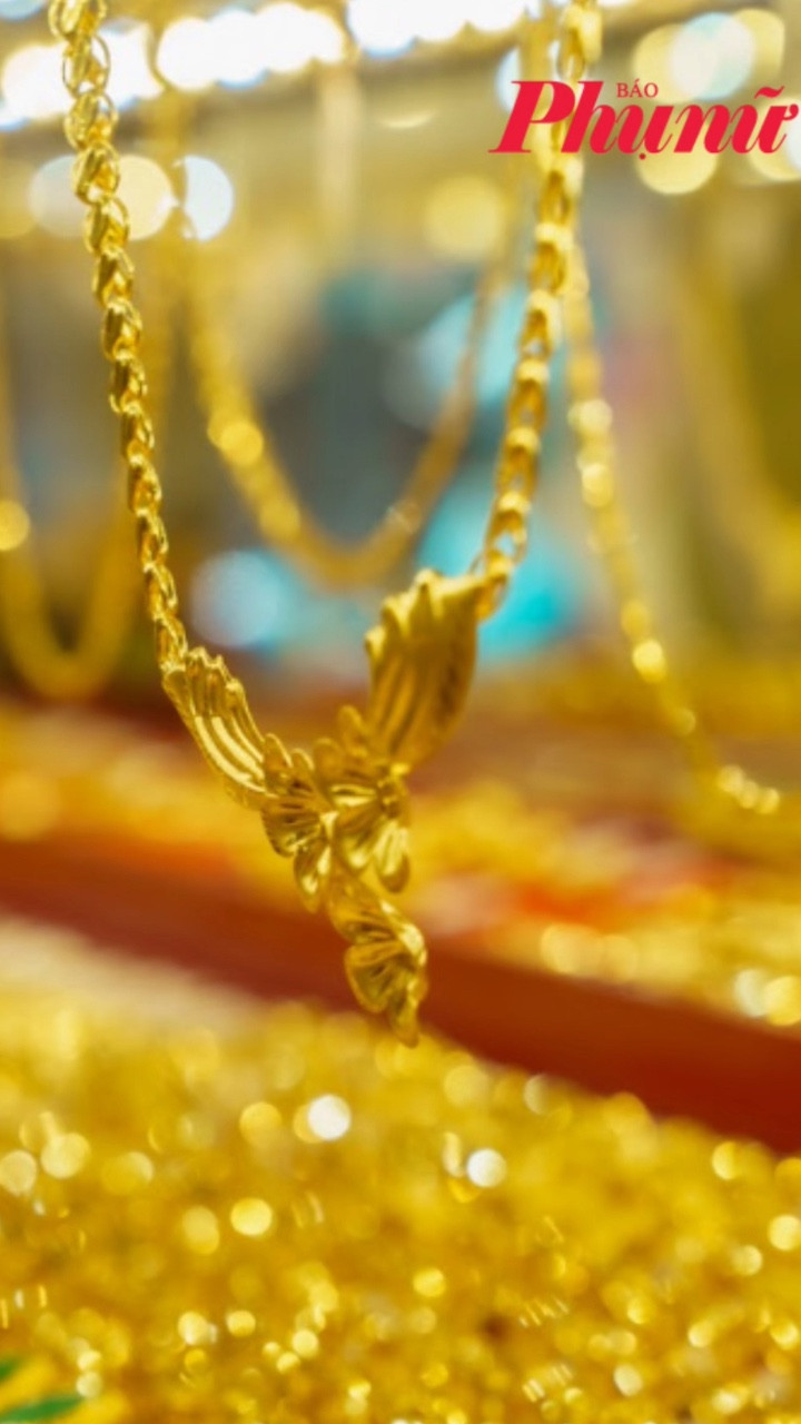 Giá vàng chiều 23/3: Sau phiên giảm sâu buổi sáng, giá vàng trong nước tiếp tục lao dốc