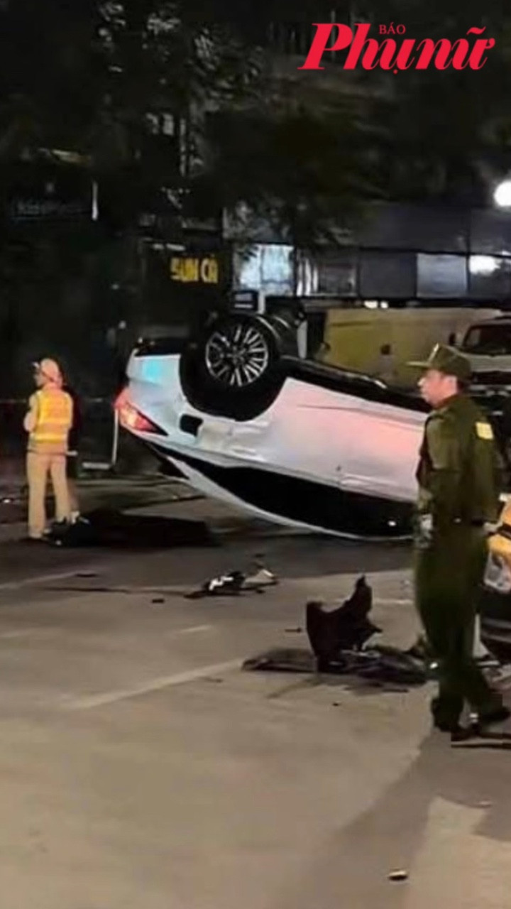 Ô tô Lexus lao ngược chiều, tông loạt xe khiến 2 người bị thương ở Hà Nội lúc giữa khuya