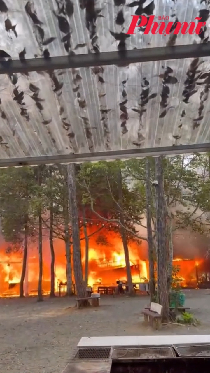 Cháy lớn tại khu kinh tế đêm ở Măng Đen