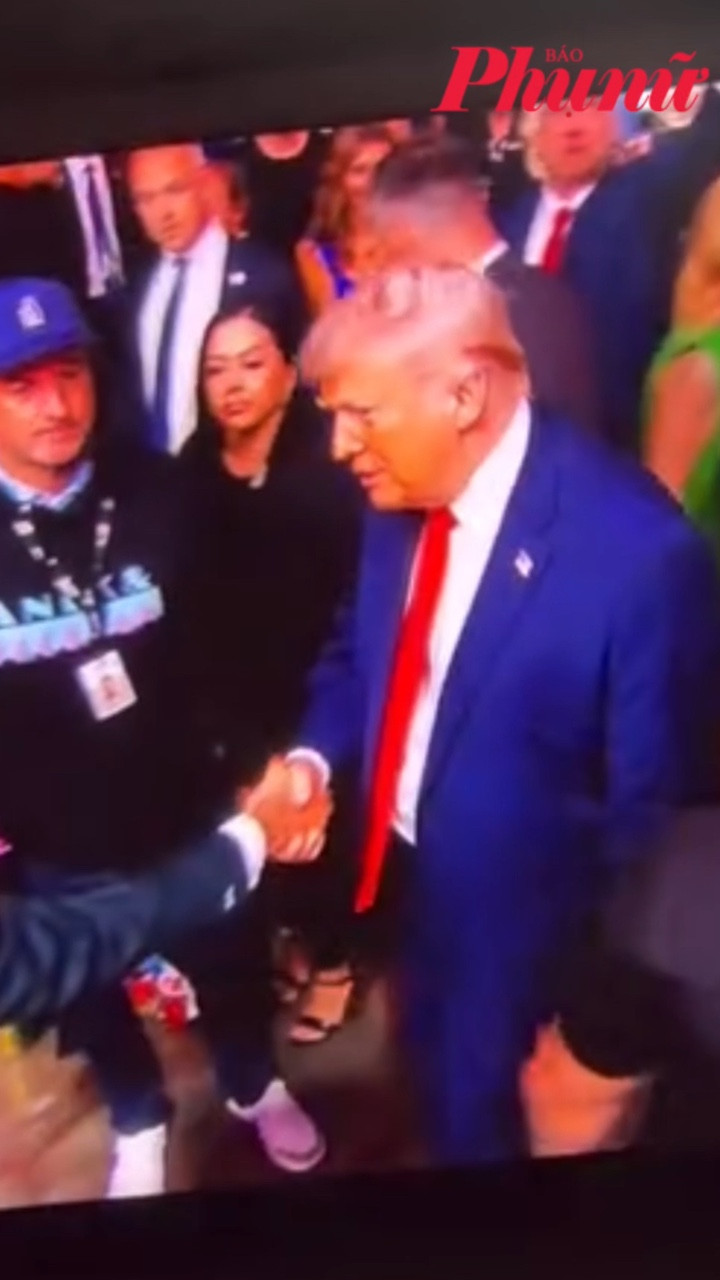 Tổng thống Donald Trump đi xem đấu võ khi cuộc đàm phán giữa Mỹ, Iran diễn ra căng thẳng