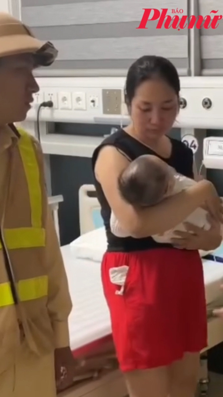 Cảnh sát giao thông ở Hà Nội dùng xe chuyên dụng mở đường đưa bé 7 tháng tuổi đến bệnh viện