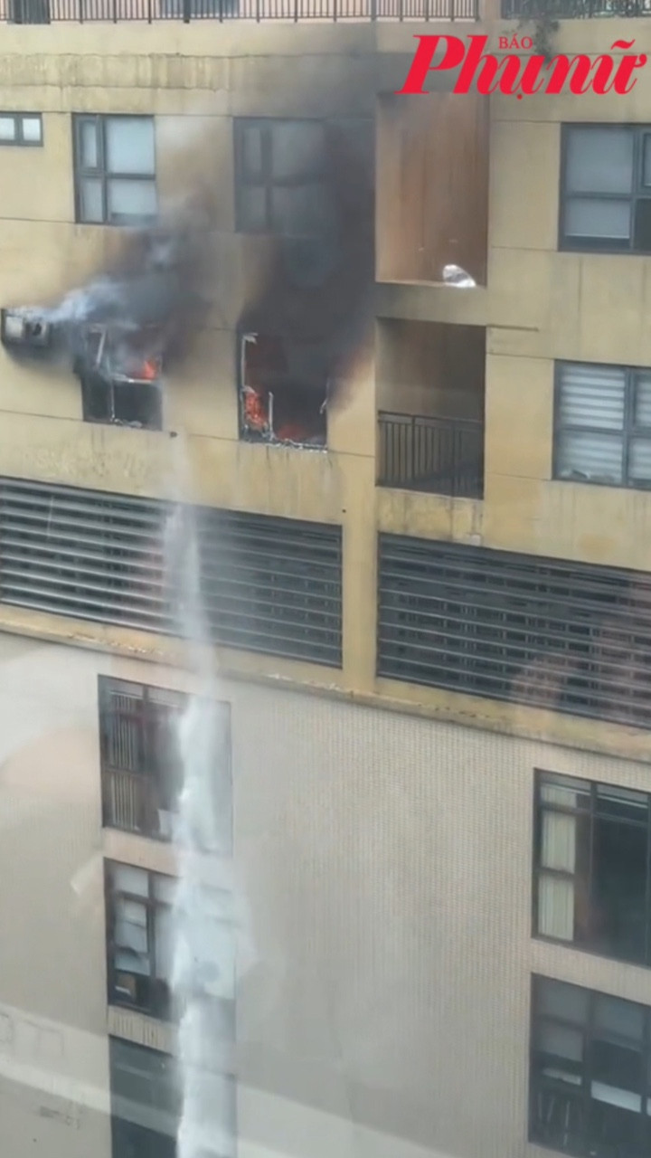 Hà Nội: Cháy chung cư Tân Hồng Hà lúc giữa trưa
