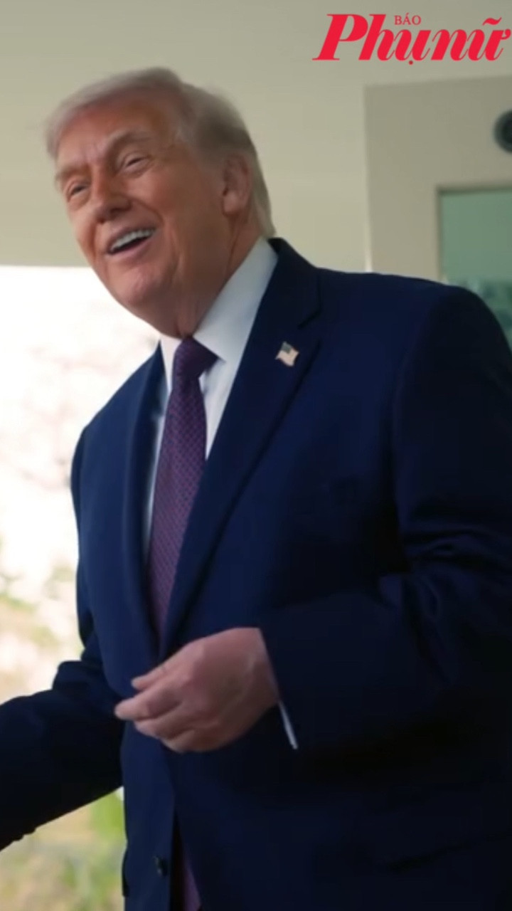 Tổng thống Donald Trump boa 100 USD cho nhân viên giao đồ ăn nhanh đến Nhà Trắng