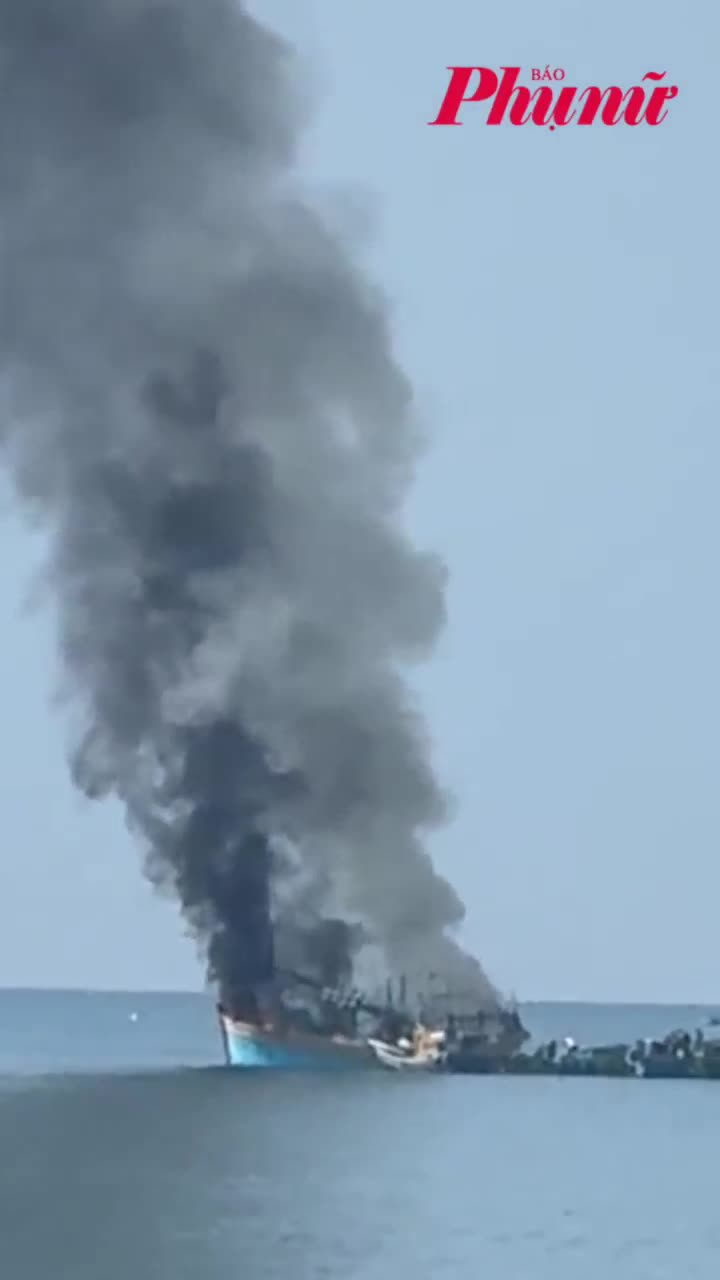 Cháy tàu cá chở 21 thuyền viên ở ngoài biển Phan Thiết