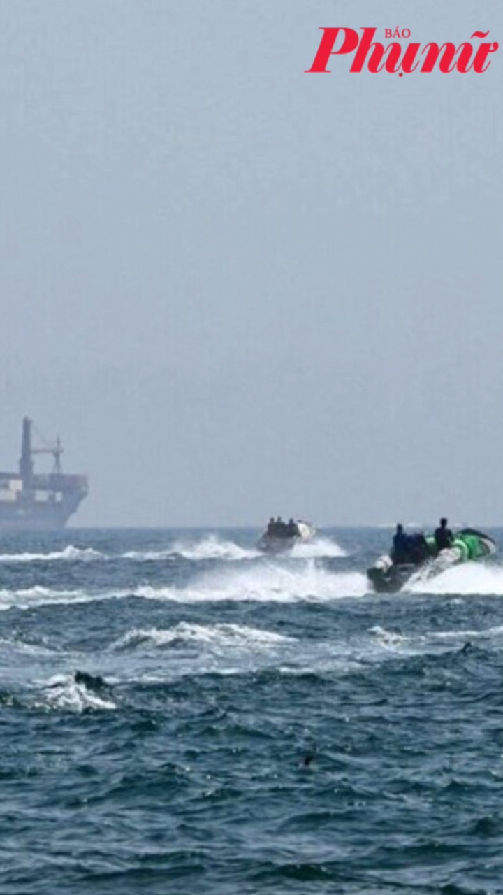 Iran cảnh báo tấn công tàu thuyền qua eo biển Hormuz