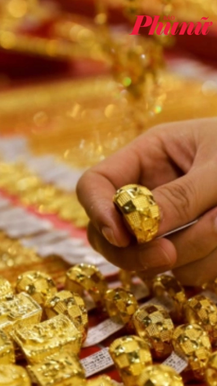 Giá vàng ngày 24/4: Vàng thế giới giảm, hình thành vùng đáy mới?