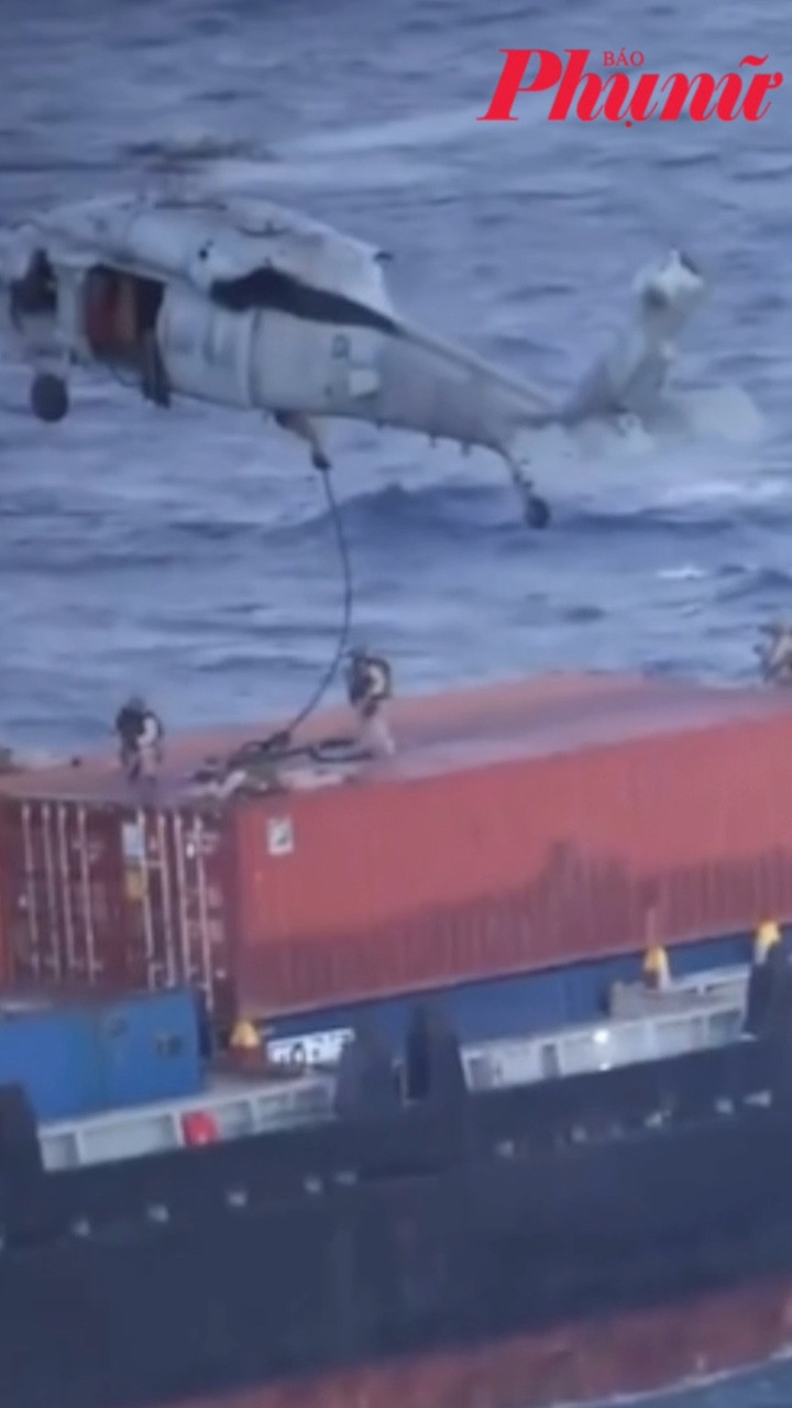 Mỹ công bố video binh lính đổ bộ, khám xét tàu hàng gần Iran