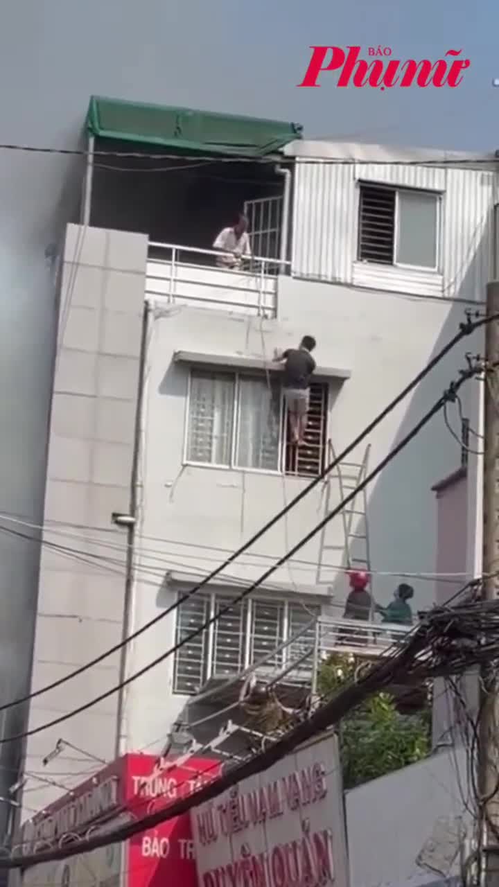 Giải cứu cụ ông 82 tuổi mắc kẹt trong nhà cháy ở đường Ngô Tất Tố, TPHCM