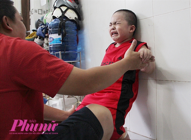 Hành trình nghị lực của cậu bé 5 tuổi bị phỏng nặng khi ngã vào chảo nước sôi Hanh