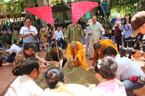 Tết của người Lào sôi động trên đất Tây Nguyên Tet cua nguoi Lao soi dong tren dat Tay Nguyen