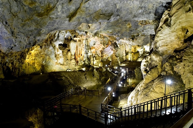 Hoa hậu Hòa bình Quốc tế 'di chuyển' từ Động Thiên Đường sang... resort Hoa hau Hoa binh Quoc te 'di chuyen' tu Dong Thien Duong sang... resort
