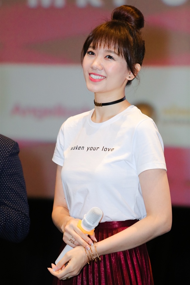 Mẹ Hari Won âm thầm đến chúc mừng con gái Me Hari Won am tham den chuc mung con gai