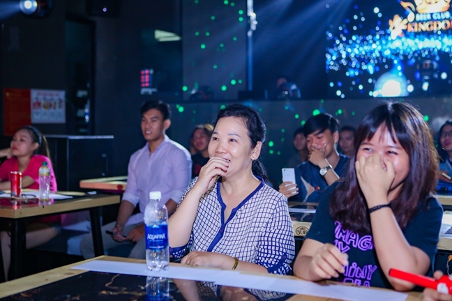 Trấn Thành tình cảm song ca cùng bà xã Hari Won trong buổi fan meeting Tran Thanh tinh cam song ca cung ba xa Hari Won trong buoi fan meeting
