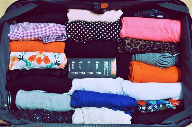 Mẹo xếp quần áo siêu tiết kiệm chỗ trong vali đi du lịch Meo xep quan ao sieu tiet kiem cho trong vali di du lich