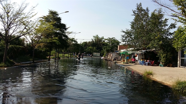 Bi hài chuyện chống ngập giữa mùa nắng cháy da Bi hai chuyen chong ngap giua mua nang chay da