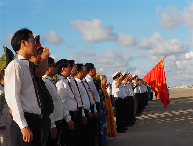 Hát giữa Trường Sa Hat giua Truong Sa