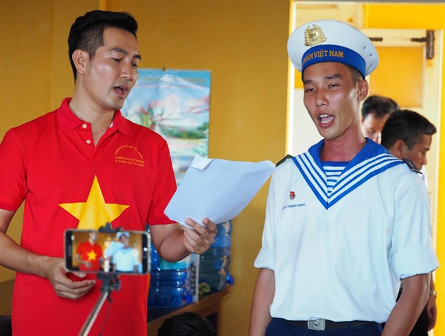 Hát giữa Trường Sa Hat giua Truong Sa