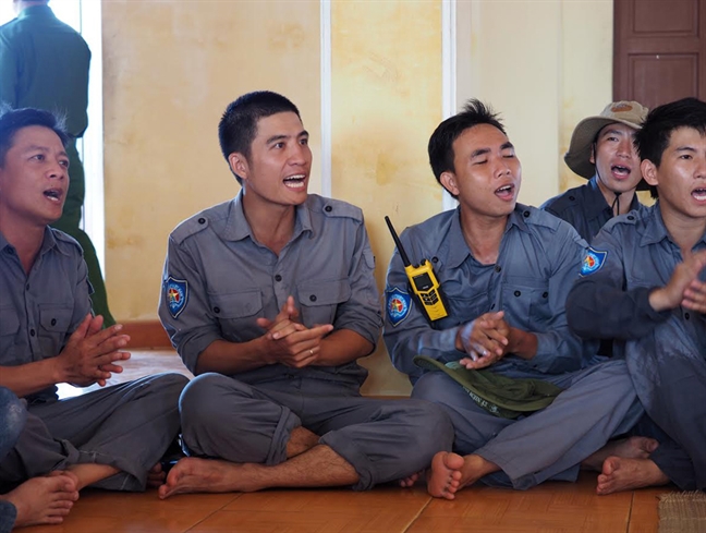 Hát giữa Trường Sa Hat giua Truong Sa
