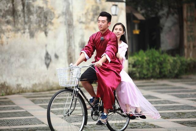 Đằng sau việc Angelababy vội vã quay lại Running Man khi mới sinh con được 3 tháng Dang sau viec Angelababy voi va quay lai Running Man khi moi sinh con duoc 3 thang