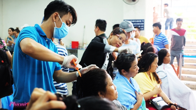 Được phục vụ cắt tóc, cạo râu, gội đầu tận giường bệnh Duoc phuc vu cat toc, cao rau, goi dau tan giuong benh