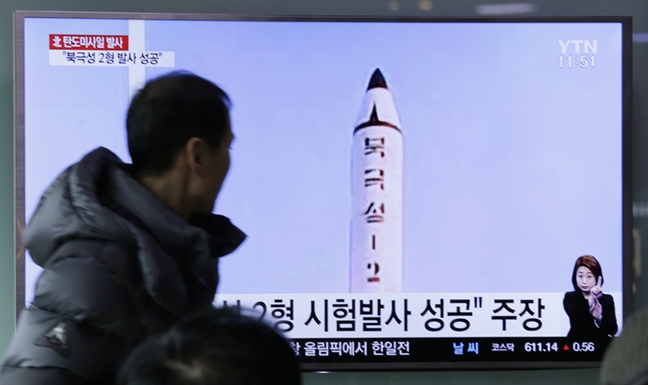 Moon Jae-in - Người duy nhất có thể tháo ngòi nổ ở Triều Tiên? Moon Jae-in - Nguoi duy nhat co the thao ngoi no o Trieu Tien?